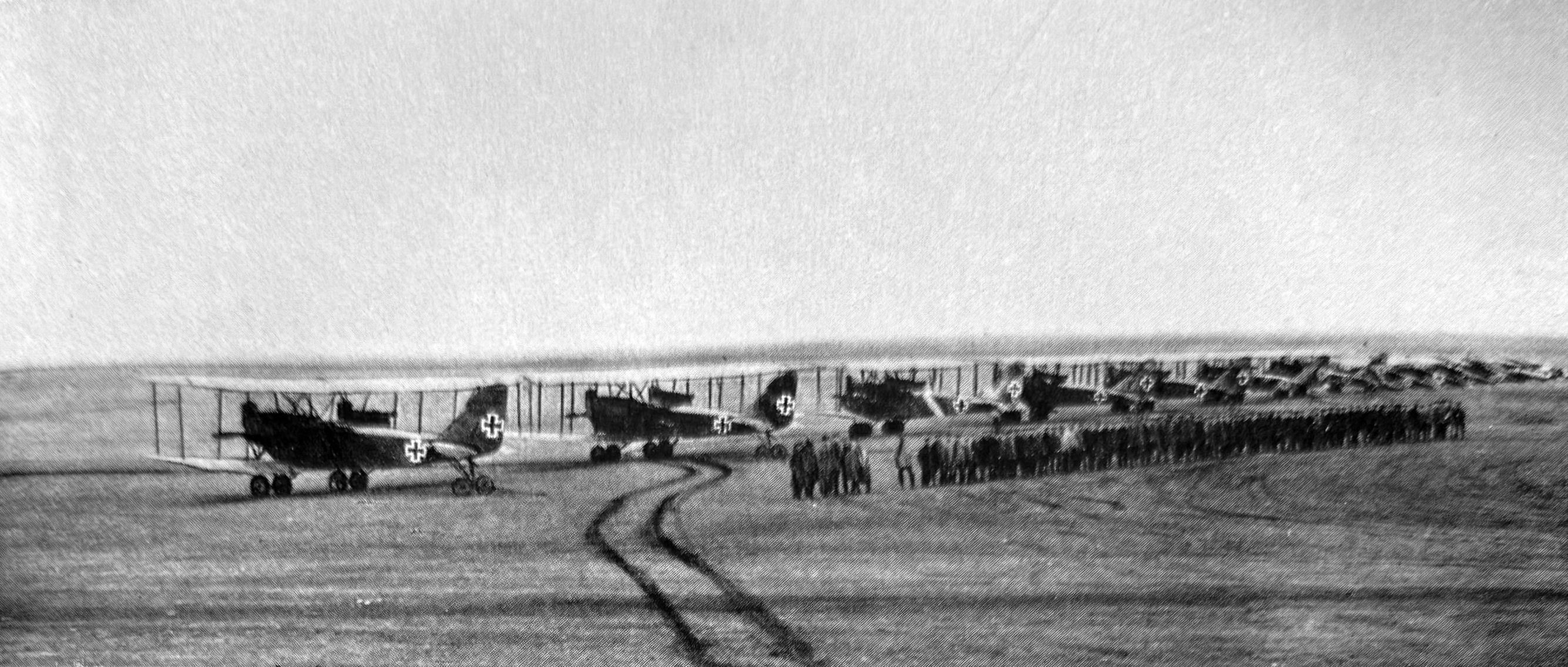Flugzeuge auf dem Feldflugplatz